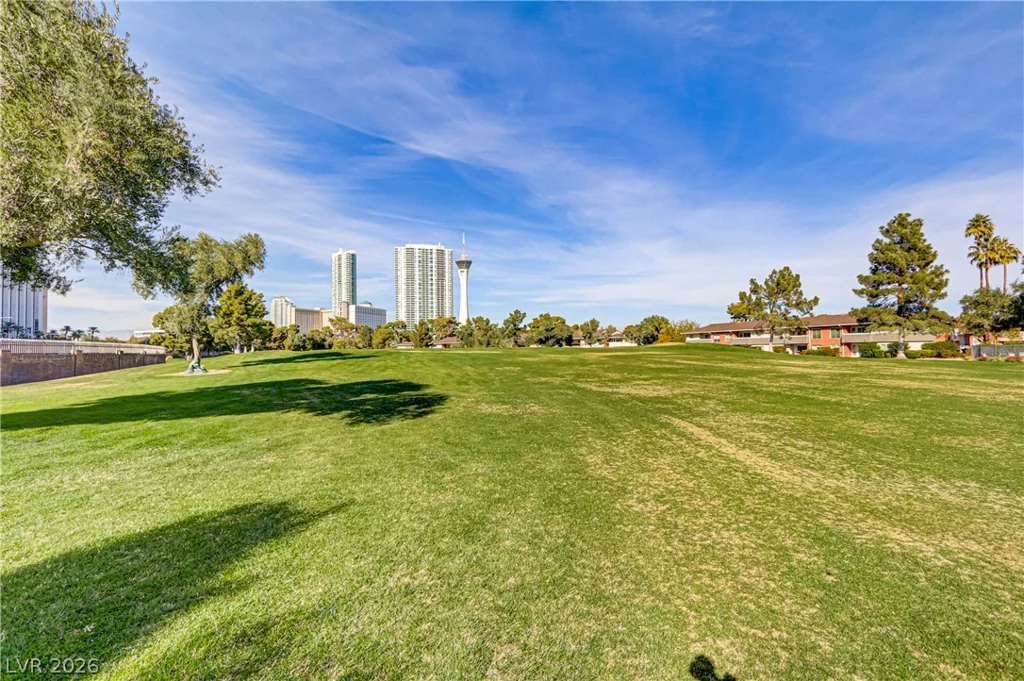 697 Oakmont, Las Vegas, NV 89109