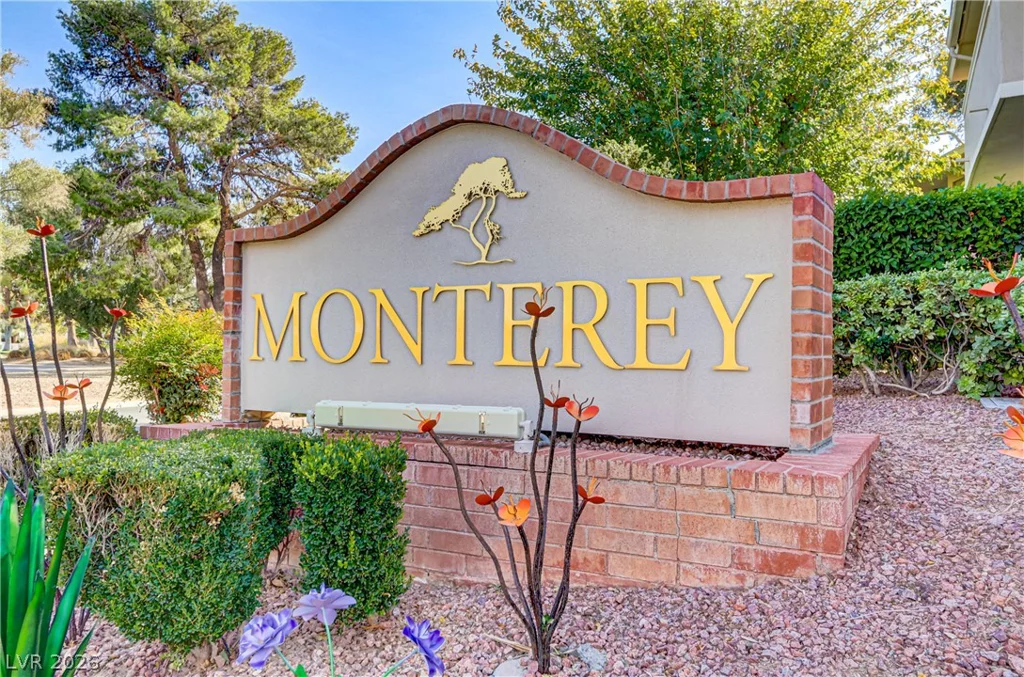 697 Oakmont, Las Vegas, NV 89109