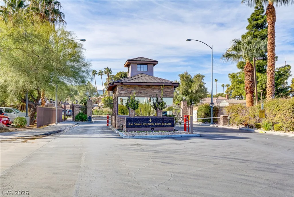 697 Oakmont, Las Vegas, NV 89109