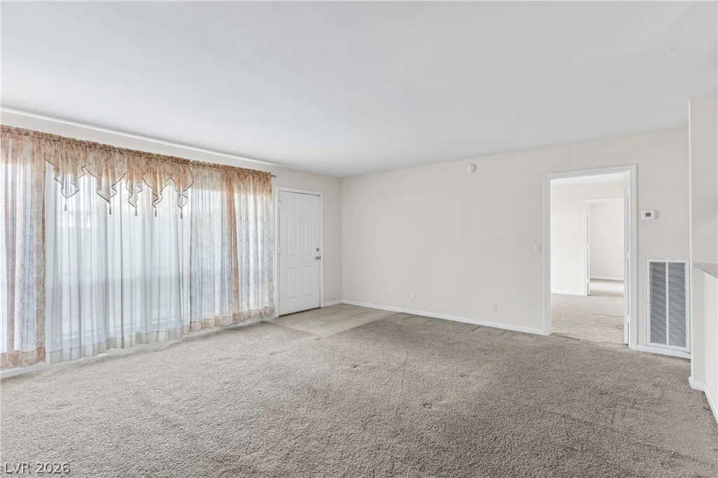 697 Oakmont, Las Vegas, NV 89109