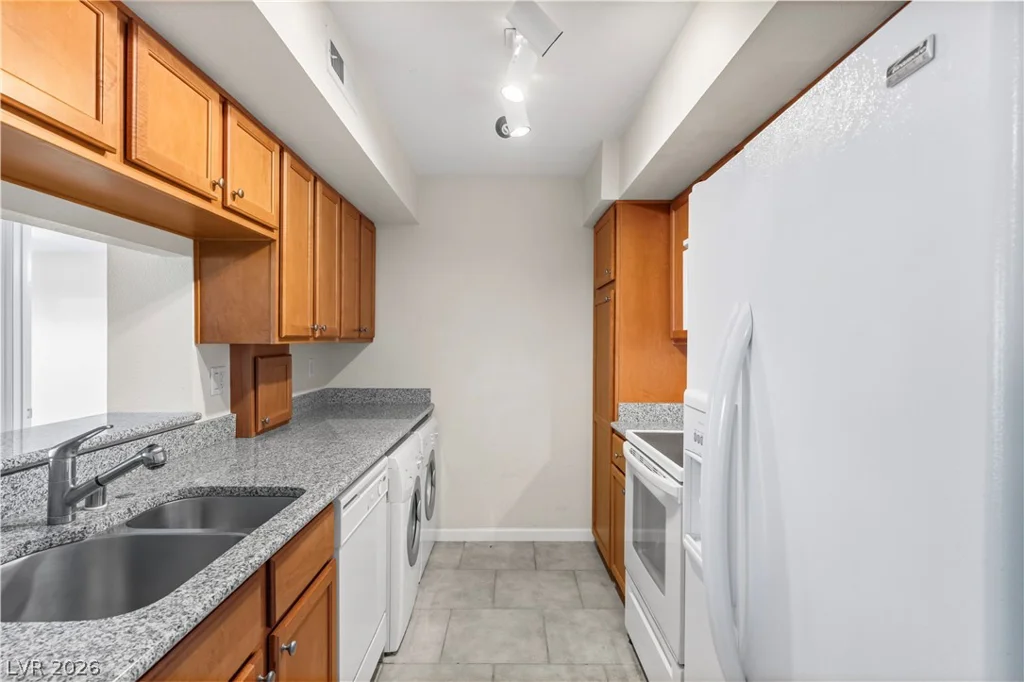 697 Oakmont, Las Vegas, NV 89109