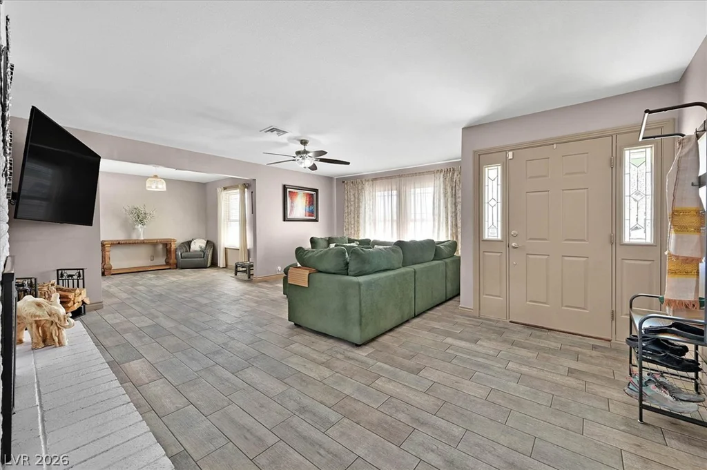 6824 Adobe, Las Vegas, NV 89146