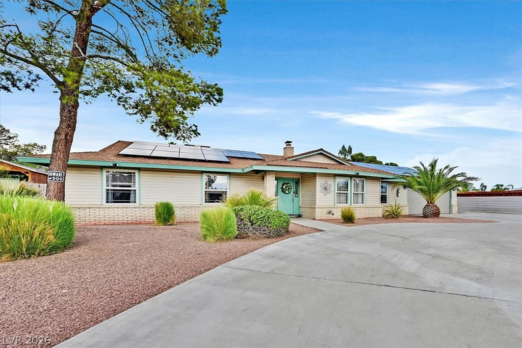 6824 Adobe, Las Vegas, NV 89146