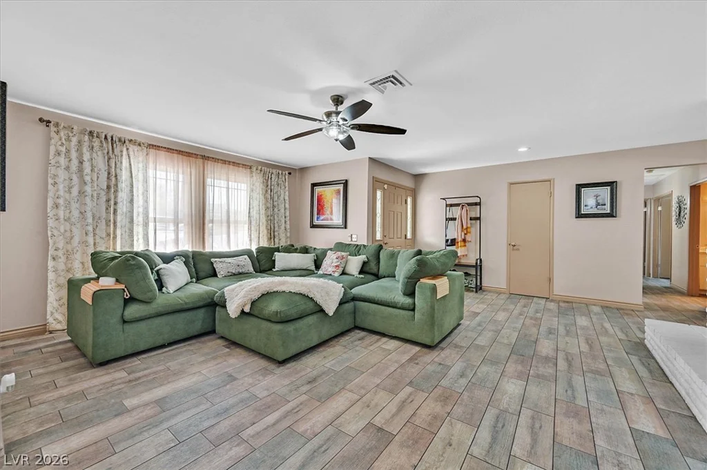 6824 Adobe, Las Vegas, NV 89146