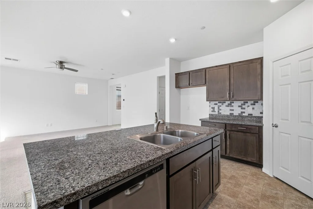 6047 Castle Gardens, Las Vegas, NV 89130