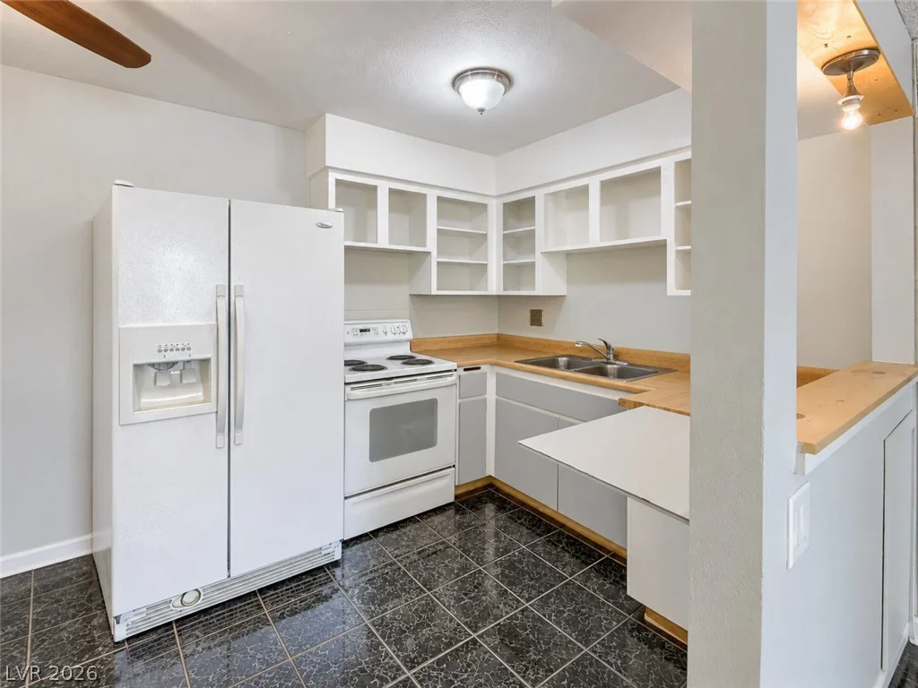 615 Royal Crest, Las Vegas, NV 89169