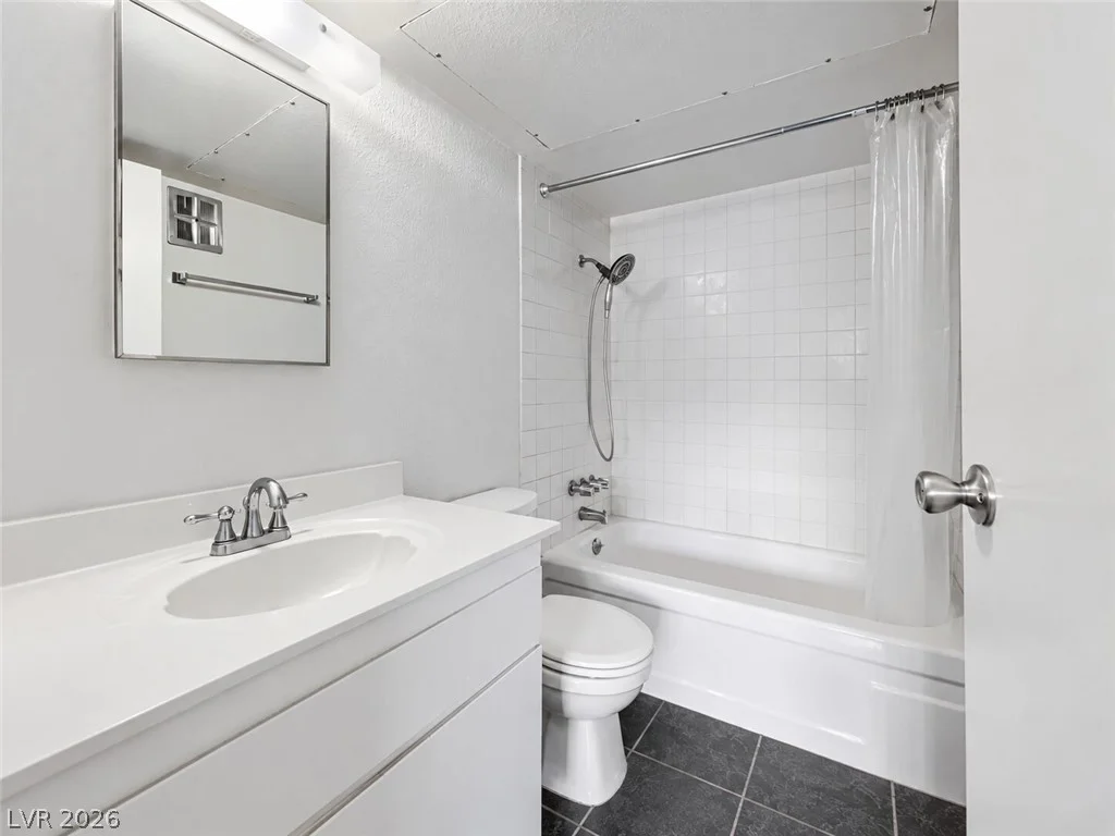 615 Royal Crest, Las Vegas, NV 89169