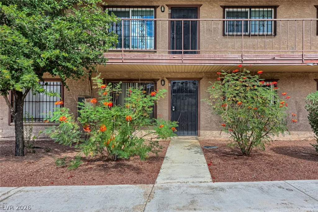 615 Royal Crest, Las Vegas, NV 89169