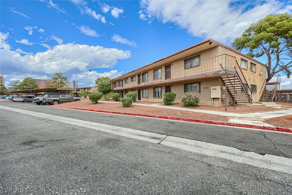 615 Royal Crest, Las Vegas, NV 89169