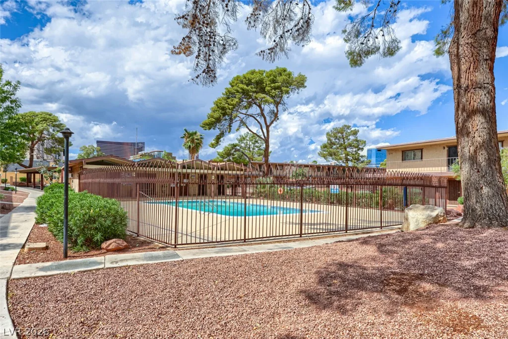615 Royal Crest, Las Vegas, NV 89169