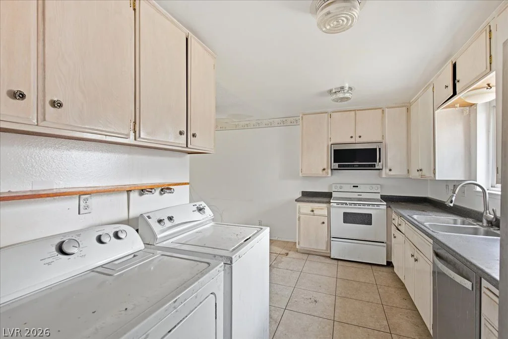 179 Greenbriar Townhouse, Las Vegas, NV 89121