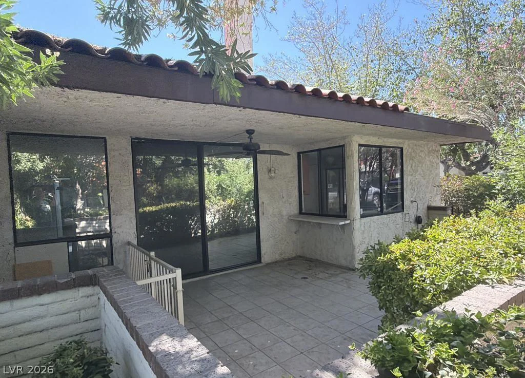 2438 El Paseo, Las Vegas, NV 89121