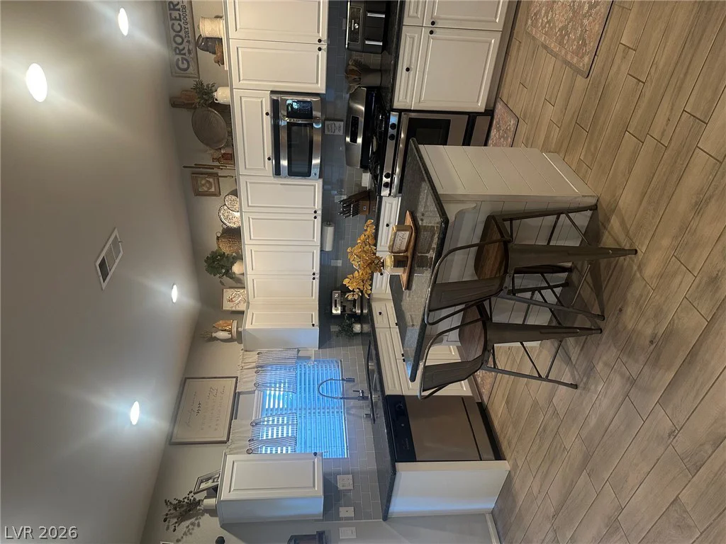 7950 Blue Lake Peak, Las Vegas, NV 89166