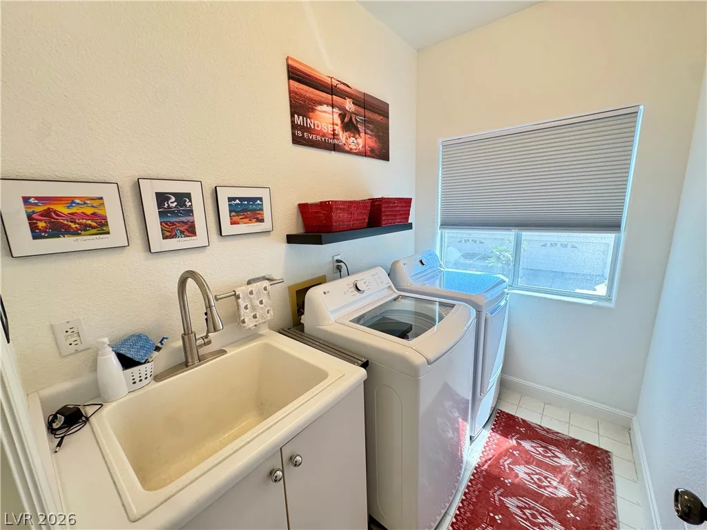 7652 Rolling View, Las Vegas, NV 89149