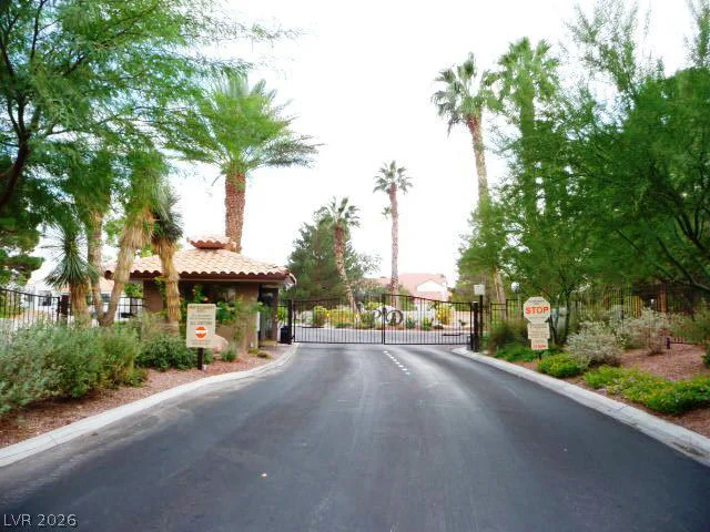 7652 Rolling View, Las Vegas, NV 89149