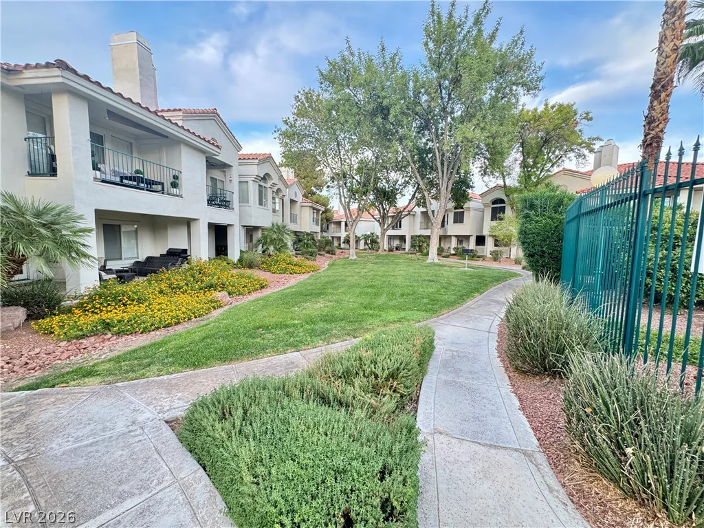 7652 Rolling View, Las Vegas, NV 89149
