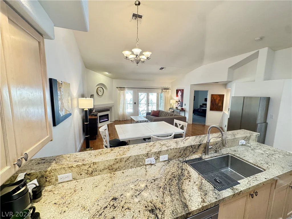 7652 Rolling View, Las Vegas, NV 89149