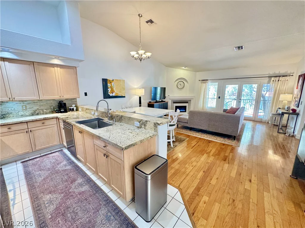 7652 Rolling View, Las Vegas, NV 89149