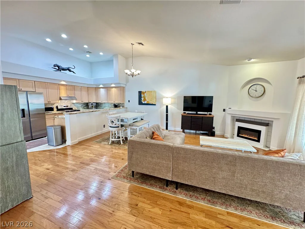7652 Rolling View, Las Vegas, NV 89149