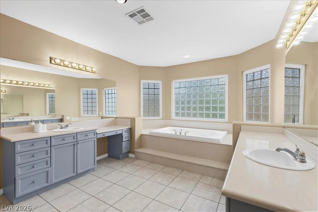 7140 Sudley, Las Vegas, NV 89131