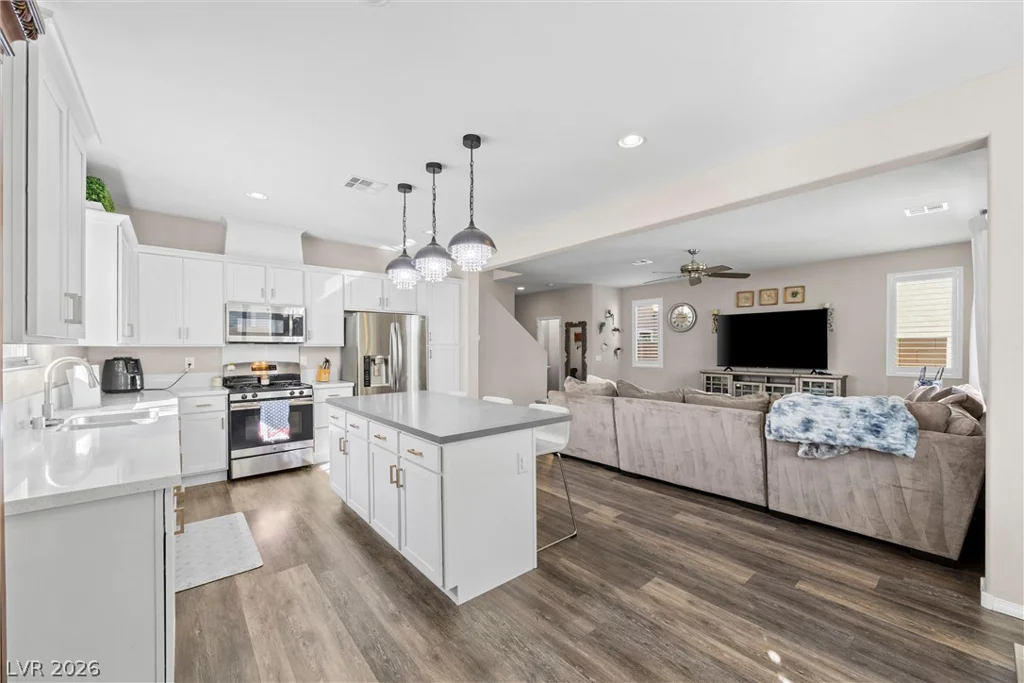 10195 Sunny Peak, Las Vegas, NV 89148