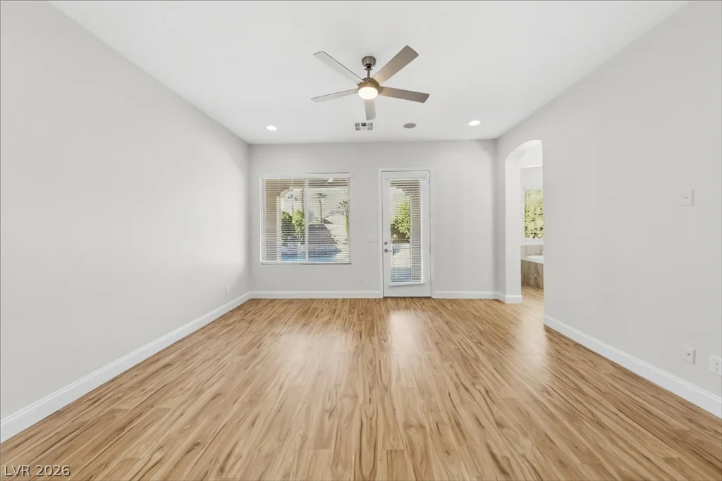7763 Roaring Springs, Las Vegas, NV 89113