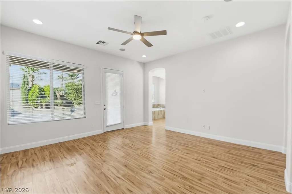 7763 Roaring Springs, Las Vegas, NV 89113