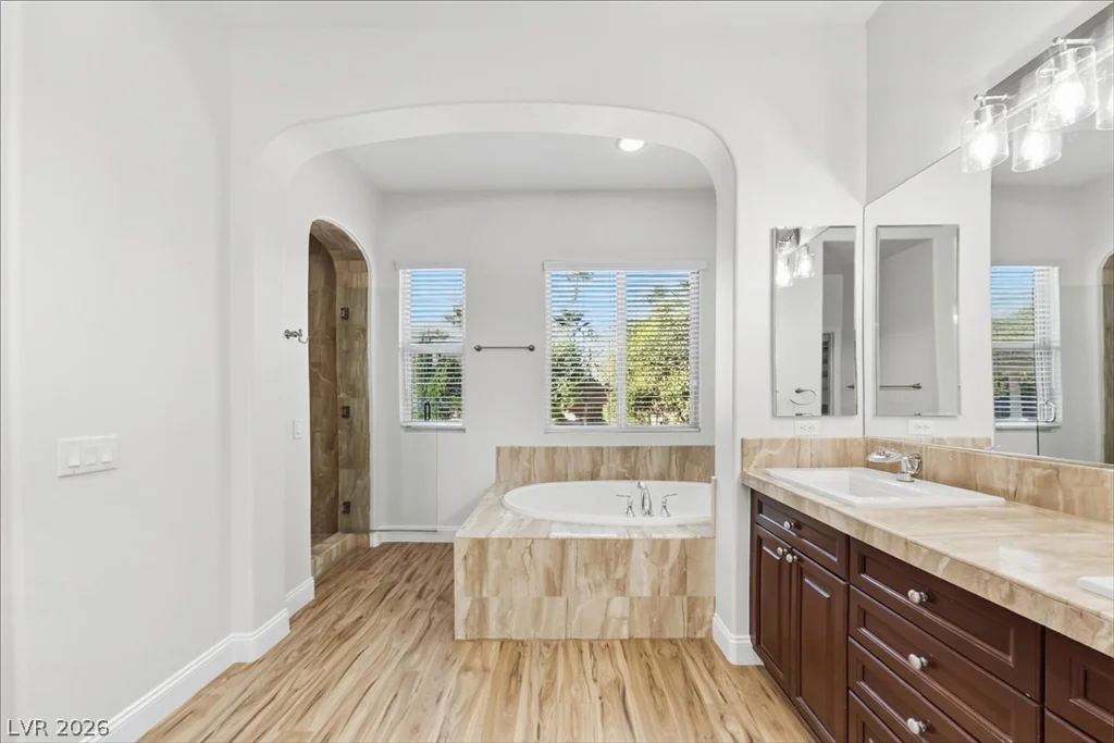 7763 Roaring Springs, Las Vegas, NV 89113
