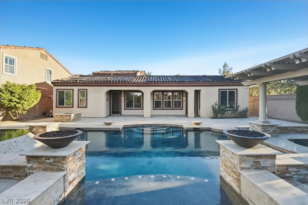 7763 Roaring Springs, Las Vegas, NV 89113