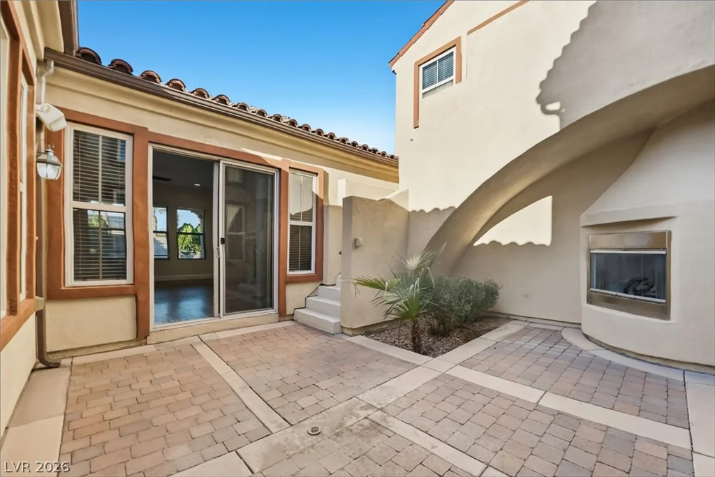 7763 Roaring Springs, Las Vegas, NV 89113