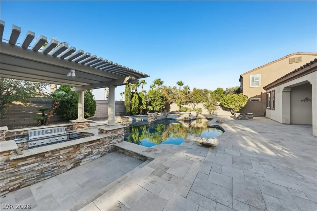 7763 Roaring Springs, Las Vegas, NV 89113