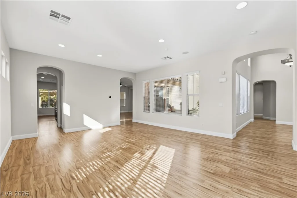 7763 Roaring Springs, Las Vegas, NV 89113