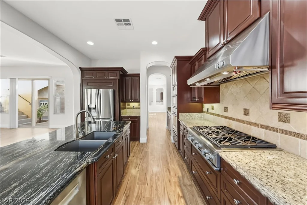 7763 Roaring Springs, Las Vegas, NV 89113