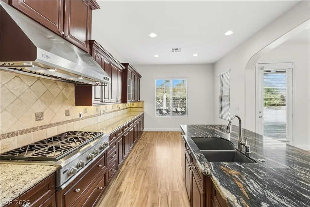 7763 Roaring Springs, Las Vegas, NV 89113