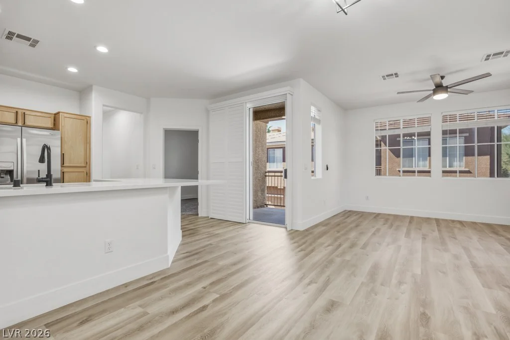 10180 Delray Beach, Las Vegas, NV 89129