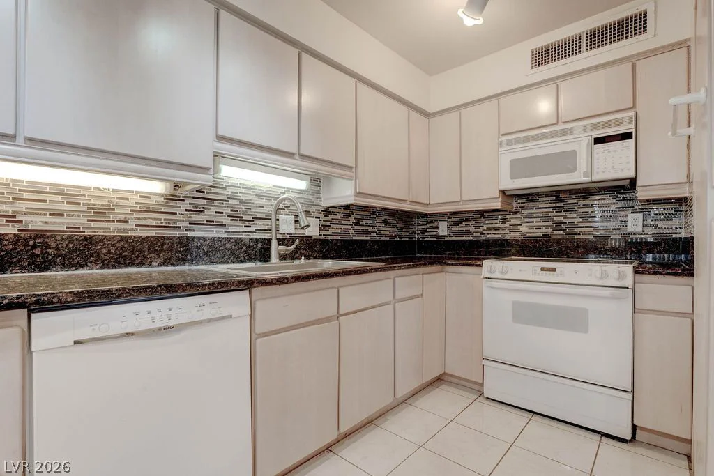 3111 Bel Air, Las Vegas, NV 89109