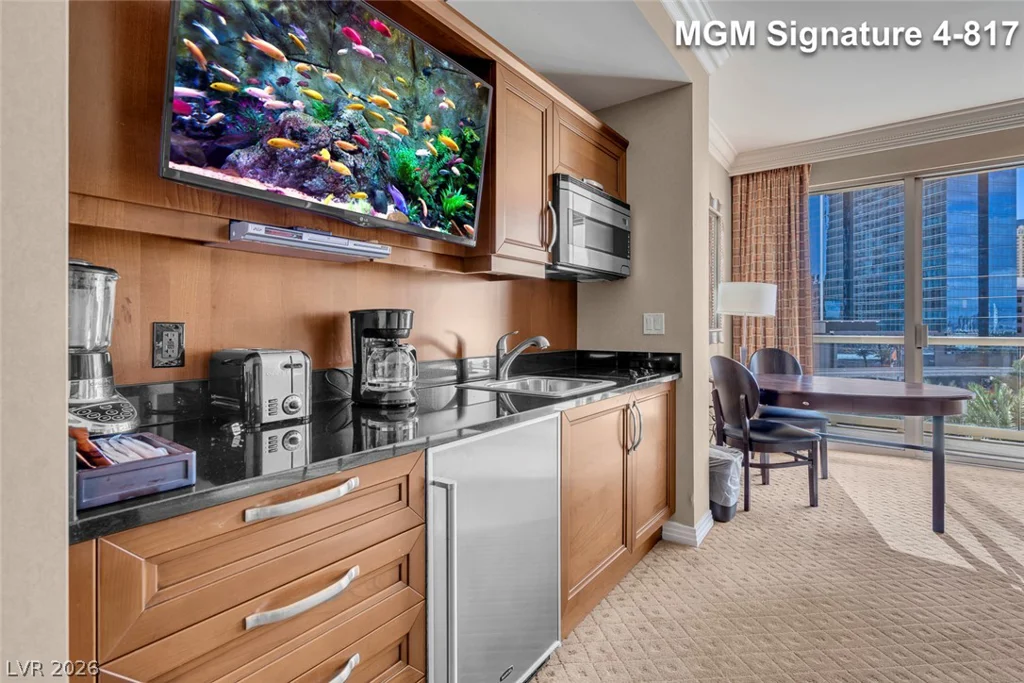 125 Harmon, Las Vegas, NV 89109