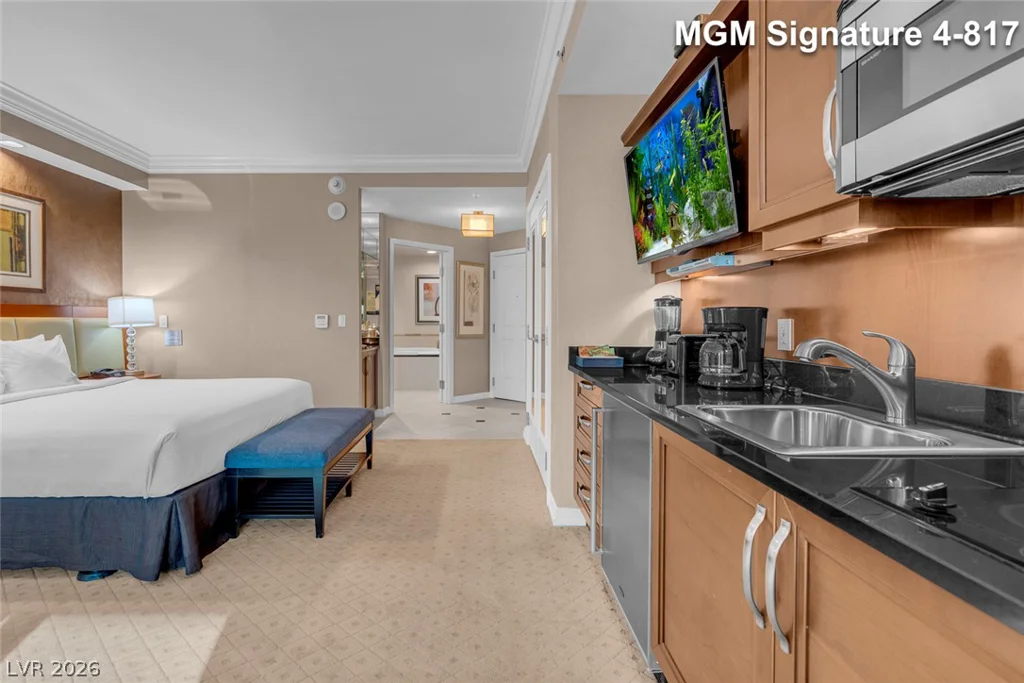 125 Harmon, Las Vegas, NV 89109
