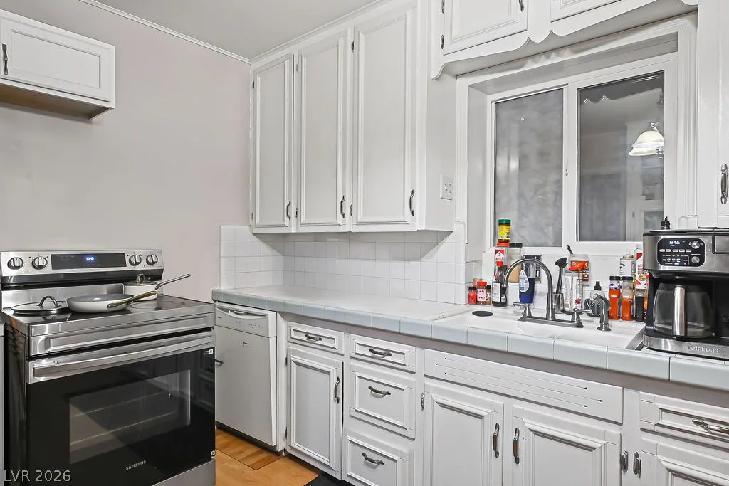 221 Circle, Las Vegas, NV 89101