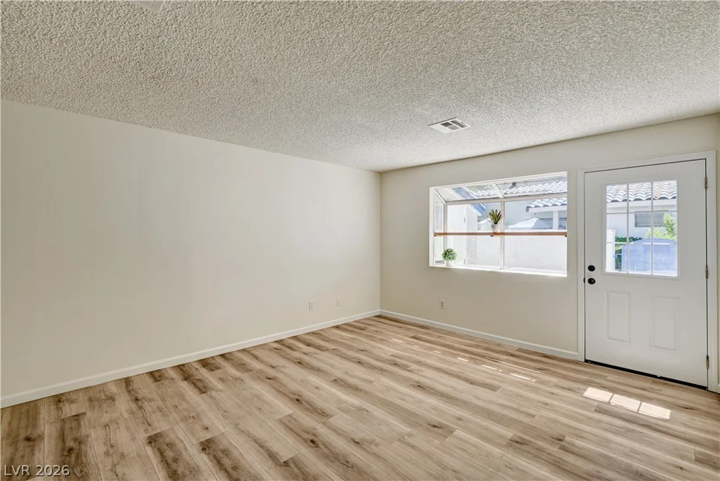 2040 Willowbury, Las Vegas, NV 89108