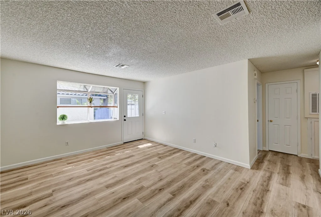 2040 Willowbury, Las Vegas, NV 89108