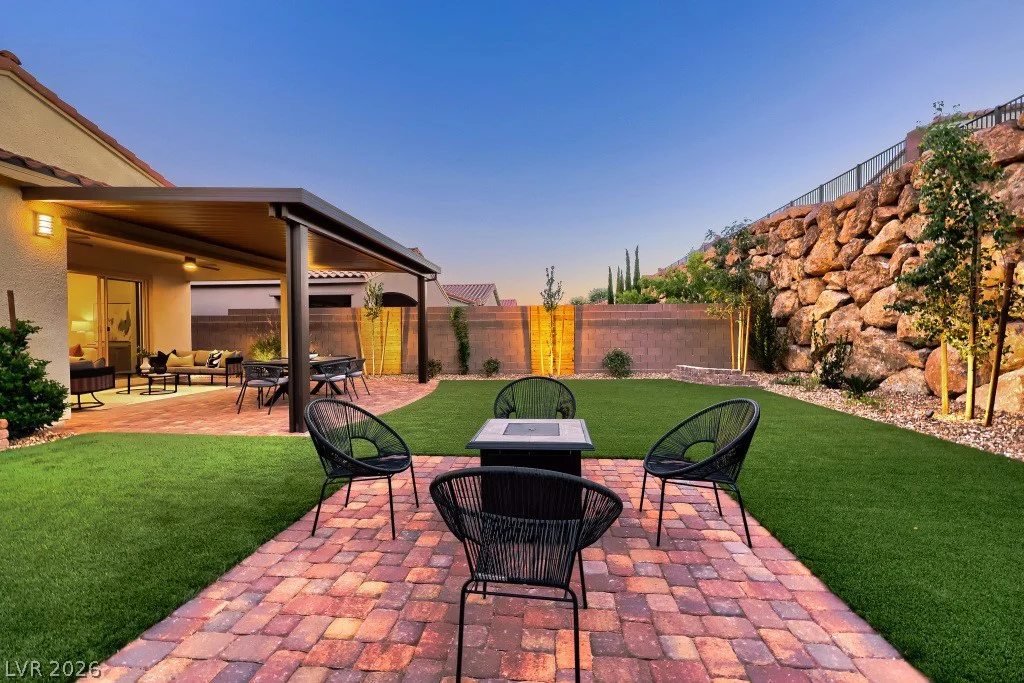 395 Nine Mile Creek, Las Vegas, NV 89138