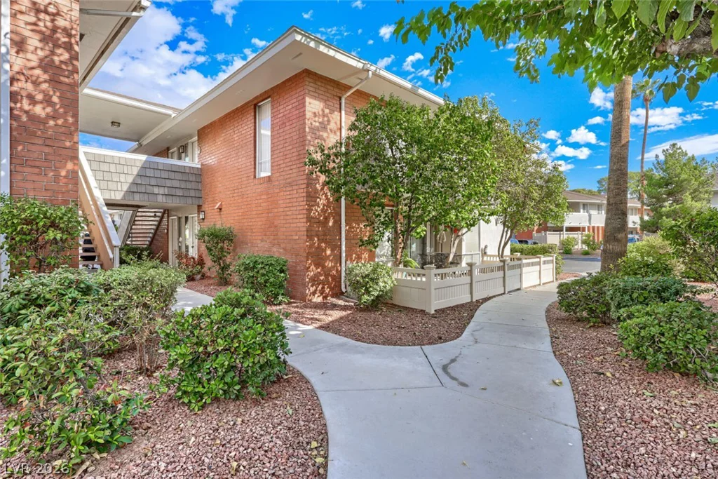 769 Oakmont, Las Vegas, NV 89109