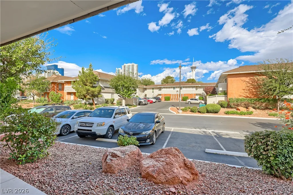769 Oakmont, Las Vegas, NV 89109