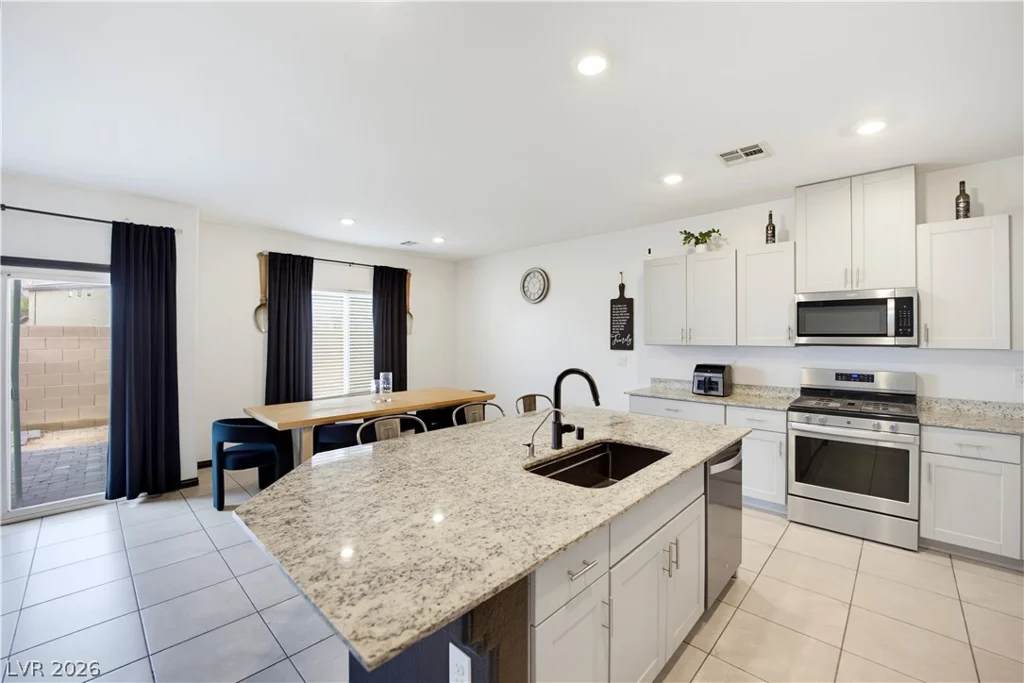 942 Twincrest, North Las Vegas, NV 89032