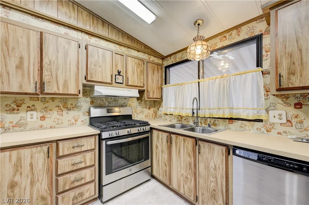 3426 Gulf Shores, Las Vegas, NV 89122