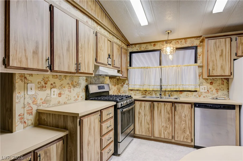 3426 Gulf Shores, Las Vegas, NV 89122
