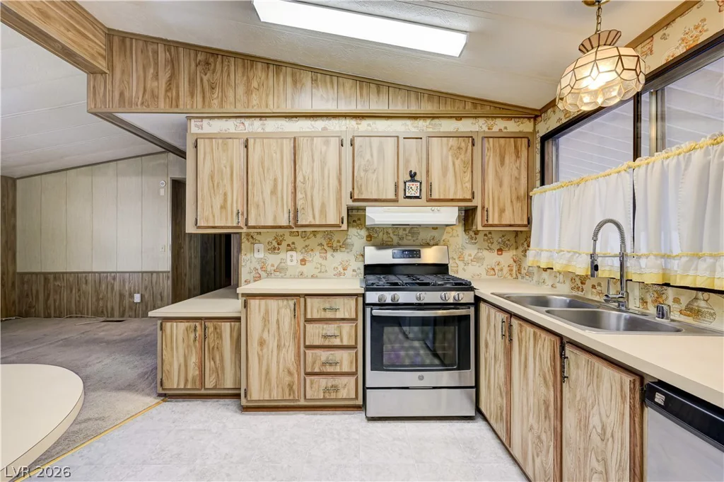 3426 Gulf Shores, Las Vegas, NV 89122