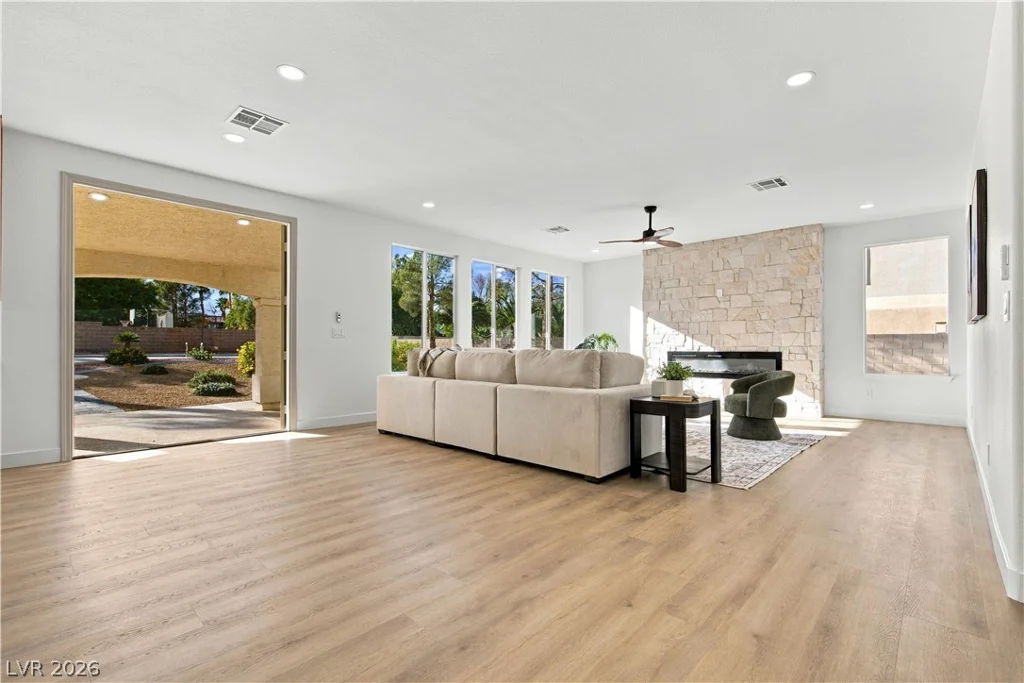 10729 Chillingham, Las Vegas, NV 89183
