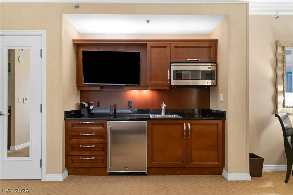 145 HARMON, Las Vegas, NV 89109